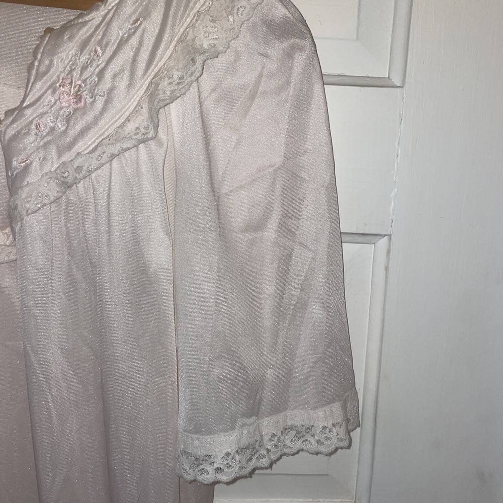 Light Pink Nightgown With Lace Detail Neck And Two Button Closure - Picture 4 of 5